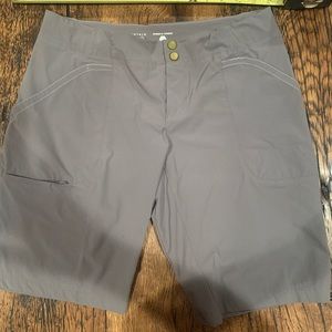 Mountain Hardwear olive color Bermuda Hiking Shorts size 8